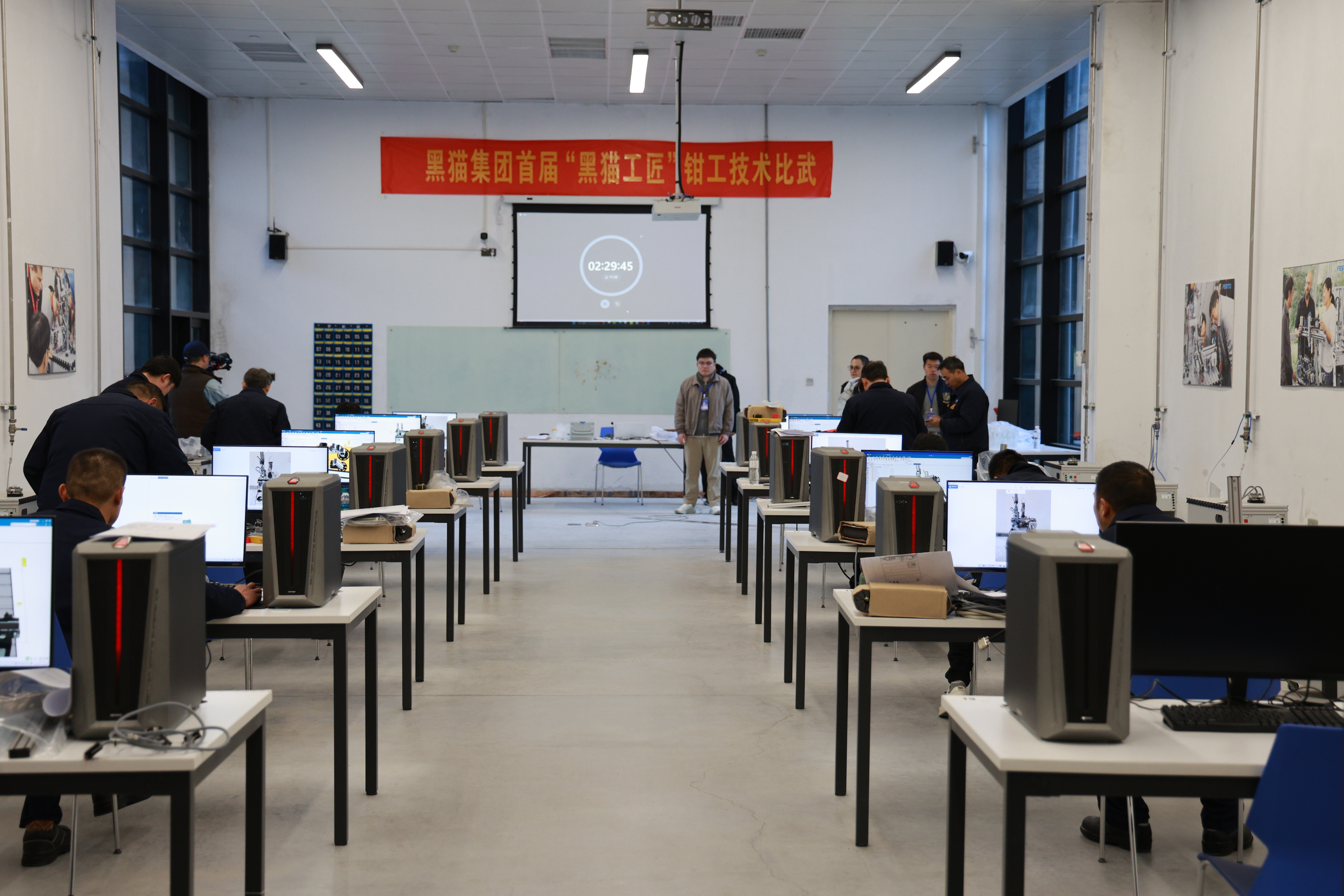 精工鑄匠魂 實(shí)戰(zhàn)礪鋒芒｜首屆“黑貓工匠”鉗工技術(shù)比武實(shí)操決賽圓滿收官