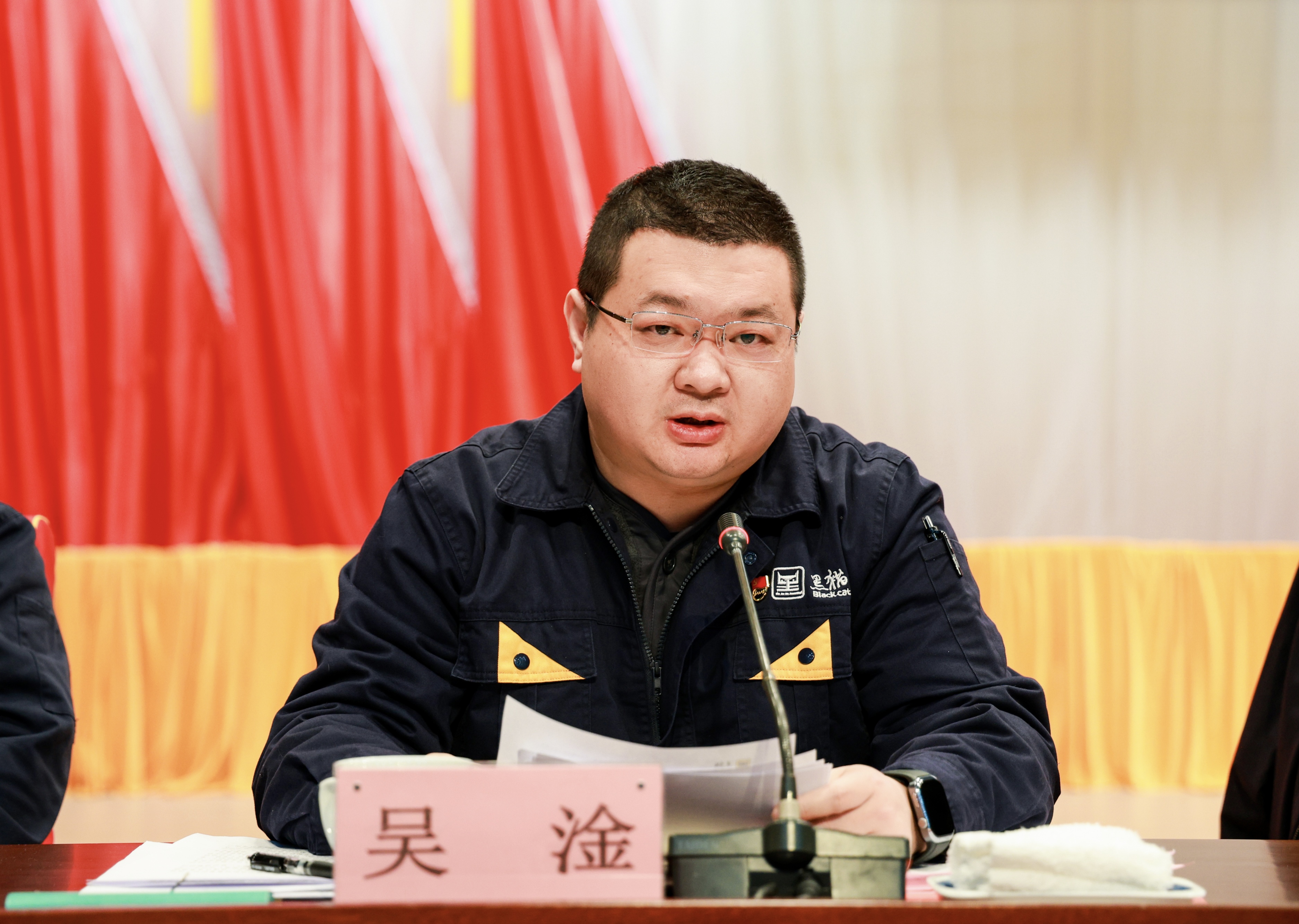 吳淦主持會(huì)議.jpg 吳淦主持會(huì)議.jpg